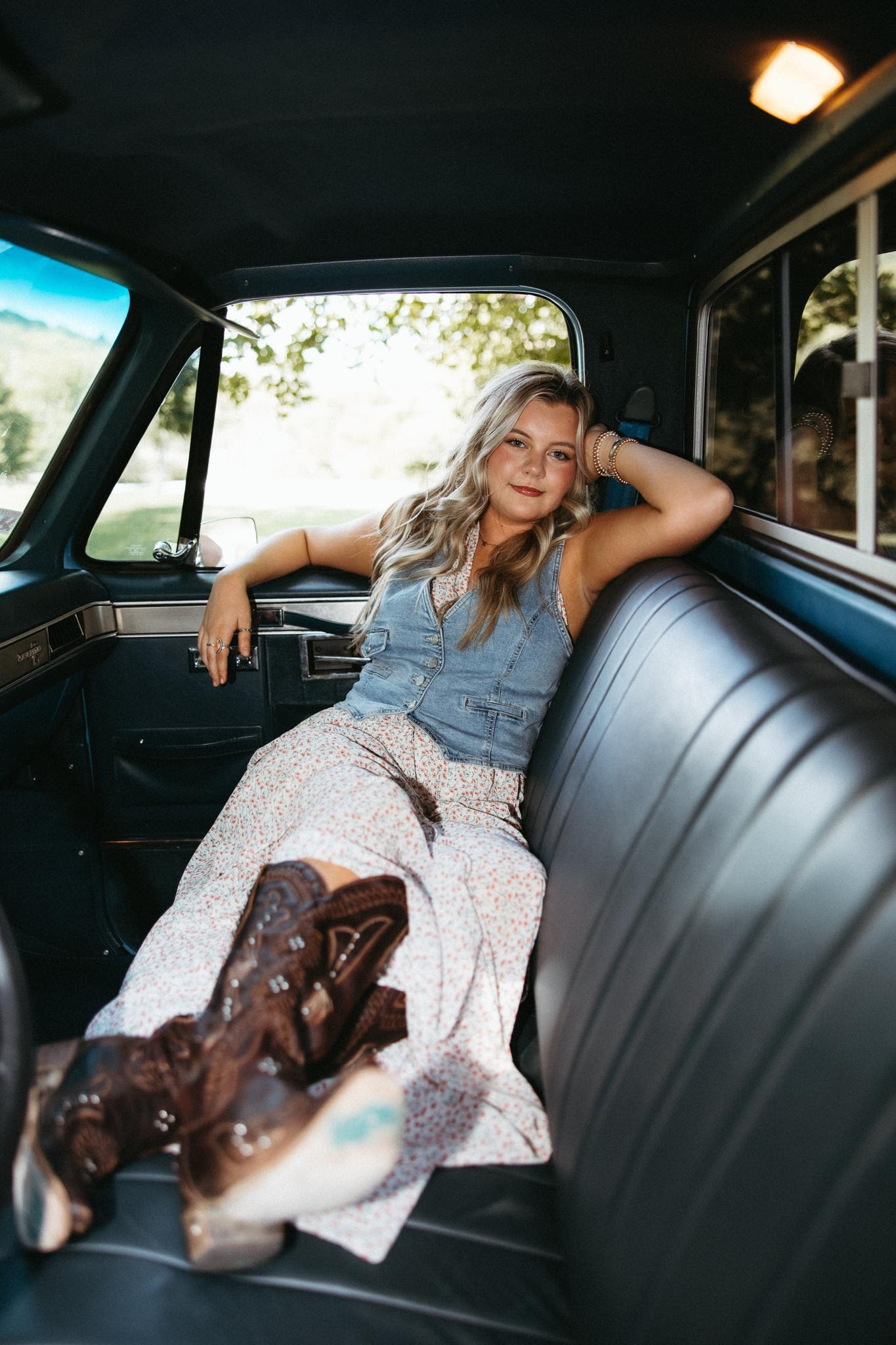 Emerging Country Artist Hadlie Jo Delivers “Mirrors & Smoke”